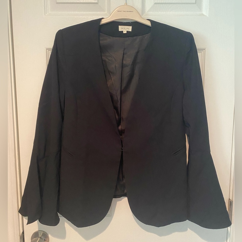EUC Tea n Cup Women’s Bell Sleeve Blazer - Black, size M